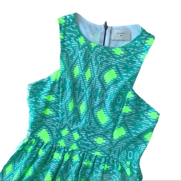 Everly Boutique Teal and Lime Geometric Patterned Mini  Dress Size Small - Picture 2 of 15